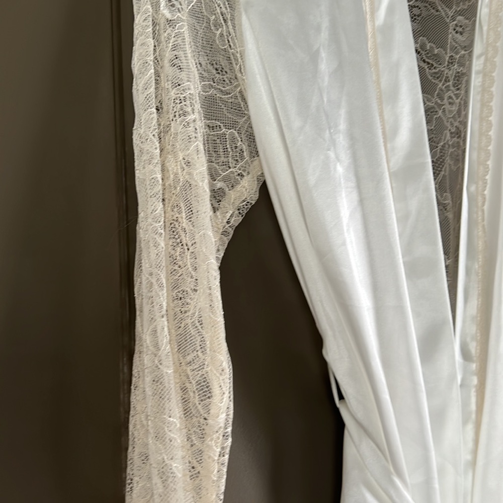 Never worn Linea Donatello S/M ivory robe - Picture 3 of 6